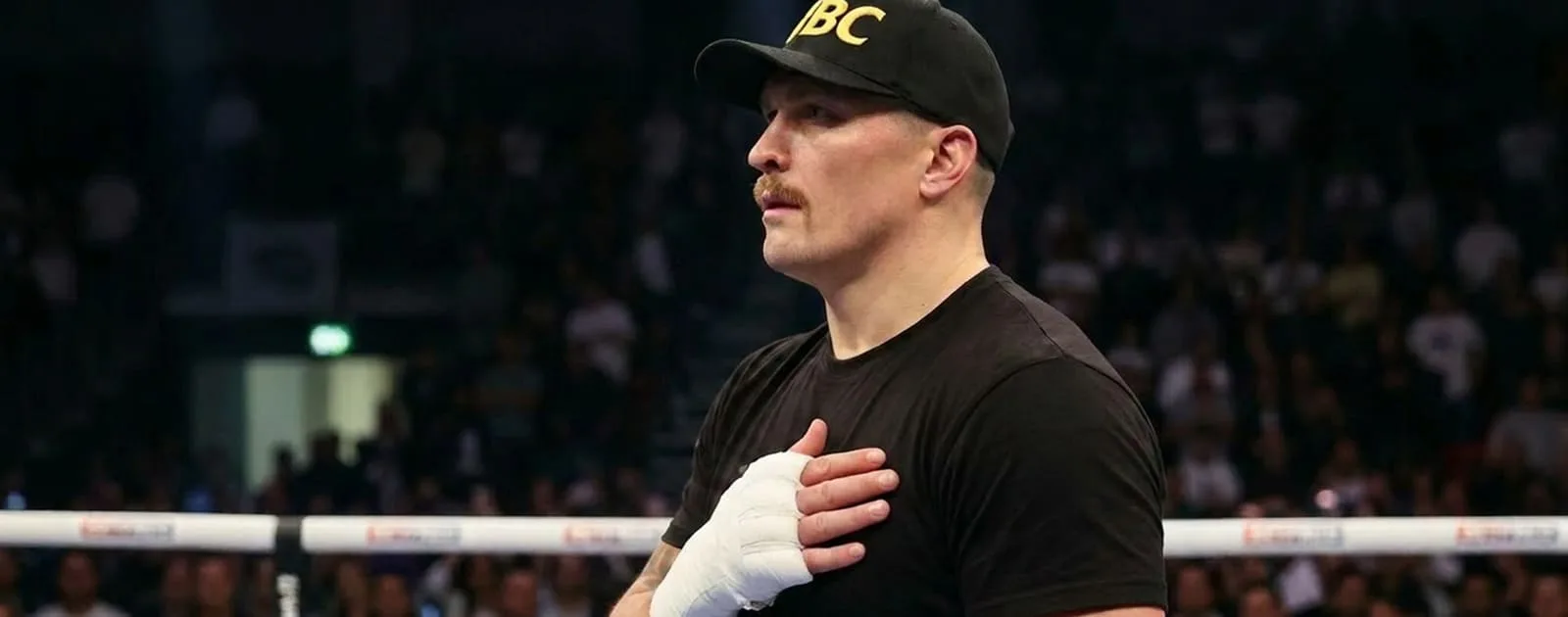WBC поставила Усика перед важким вибором: бій з Кабаєлом або втрата поясу